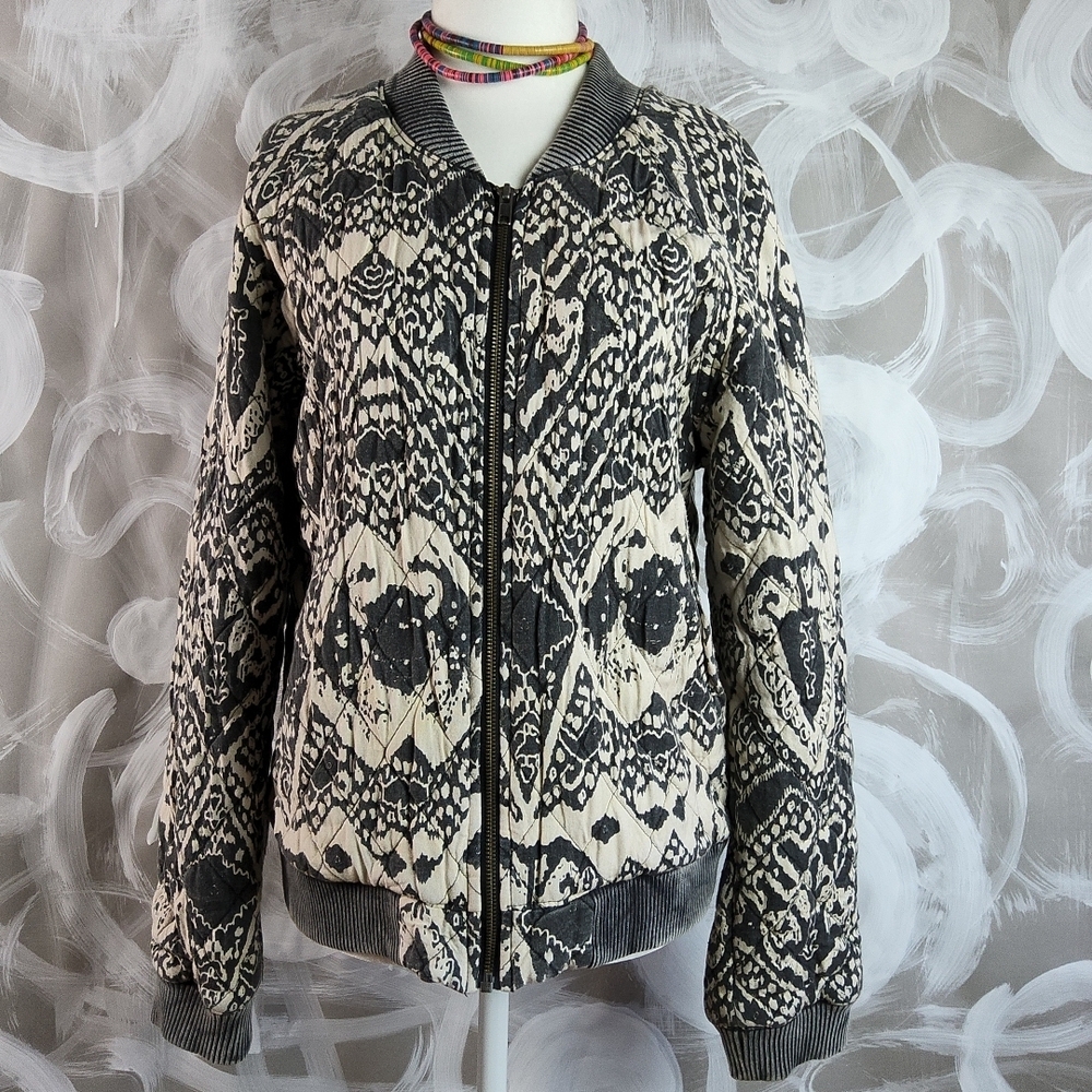 FREE PEOPLE Wmns Sz S Bomber Jacket Gray Ivory Print Cotton Rayon Quilted Zip